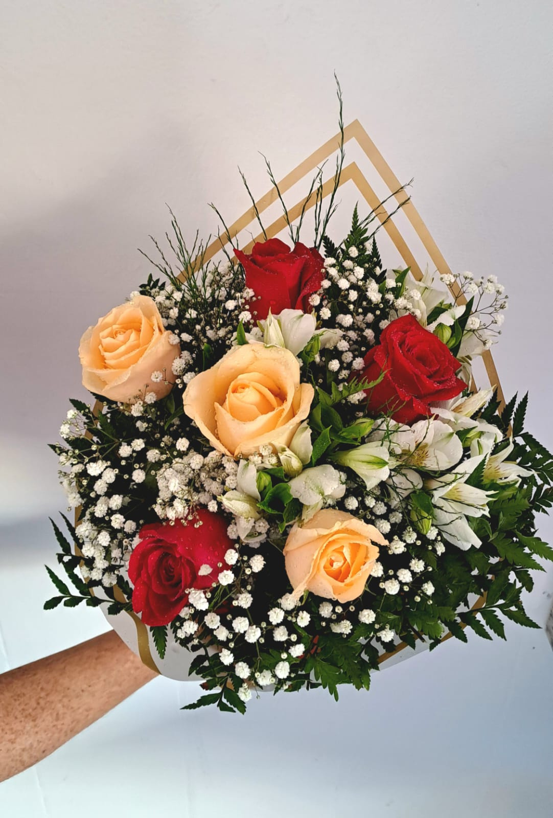 Buquê Rosas Encanto Dourado